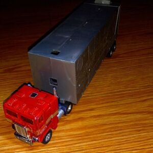 80s TRANSFORMERS G1 AUTOBOTS OPTIMIST PRIME